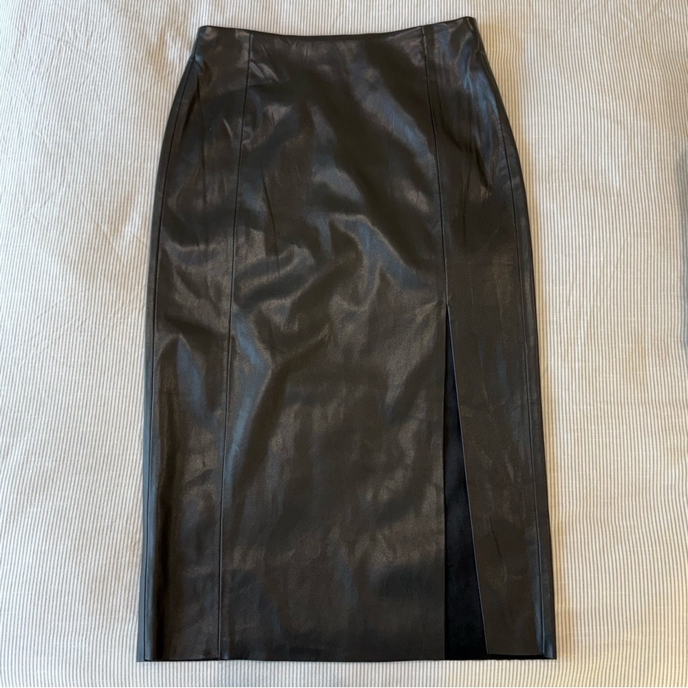 T Tahari Faux Leather Slit
Pencil Skirt M